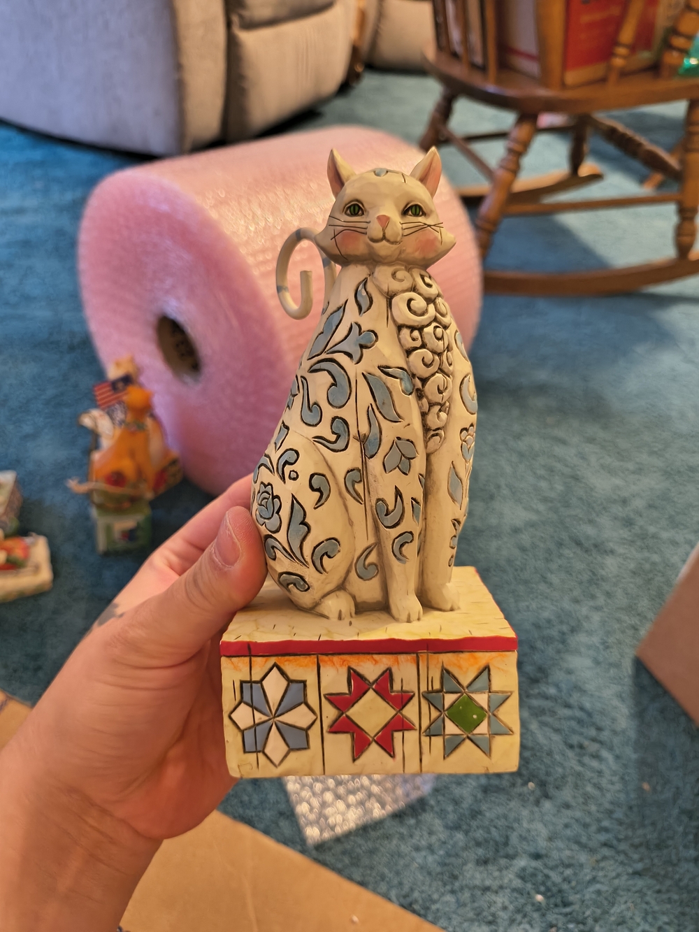 Jim Shore Cream and Blue Decorative Cat on Patterned Pedestal